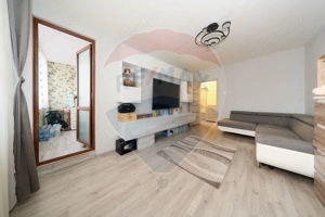 Apartament cu 3 camere de vânzare în zona Vlahuta