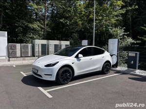 Vand Tesla Y Long Range 2022, impecabil