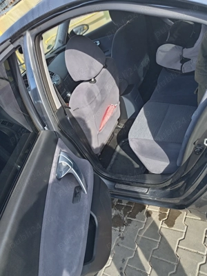 Vând Nissan primera