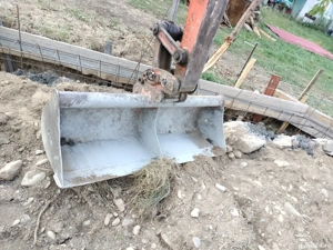 închiriez utilaj pe termen lung 