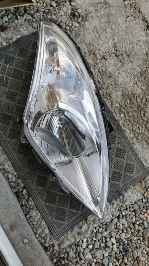 far Suzuki Swift 2008 stanga 