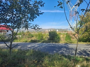 Teren intravilan, 900mp, canalizare  și posibilitate de racordare  energie și gaze..