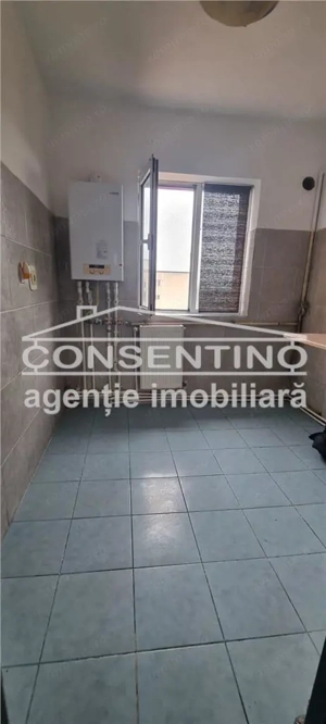 Se vinde imobil cu 2 camere , bdul N. Balcescu , liber , decomandat - imagine 3 Se vinde imobil cu 2 camere , bdul N. Balcescu , liber , decomandat - imagine 3