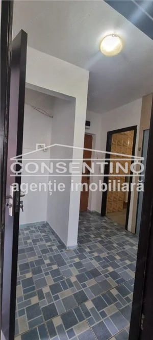 Se vinde imobil cu 2 camere , bdul N. Balcescu , liber , decomandat