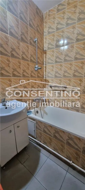 Se vinde imobil cu 2 camere , bdul N. Balcescu , liber , decomandat - imagine 11 Se vinde imobil cu 2 camere , bdul N. Balcescu , liber , decomandat - imagine 11