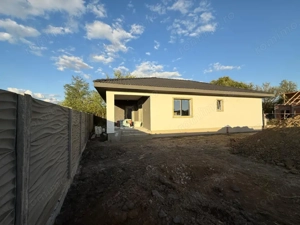 Casa individuală, 4 camere, 2 bai, 110 mp utili, 408mp teren in Utvin