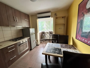 Apartament cu 3 camere si 2 bai, zona Circumvalatiunii, Decomandat - imagine 5