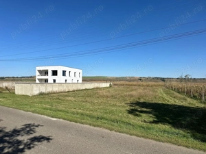 Vând casă +2.5 hectare pământ în Miroslovesti  20 min de orașul Pascani  - imagine 2