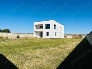 Vând casă +2.5 hectare pământ în Miroslovesti  20 min de orașul Pascani  - imagine 7