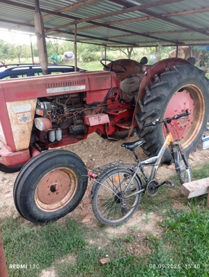 Tractor international cu diferite utilaje 