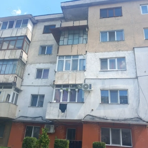 Vând apartament cu 2camere în Rovinari.