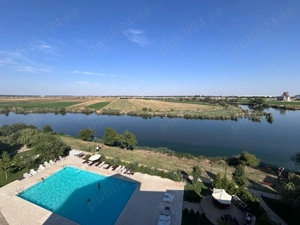 Penthouse cu vedere la lac in Cosmopolis, Tunari