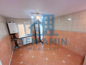 3 camere decomandat la etajul 1 in 1 Mai an 1985 centrala - imagine 2