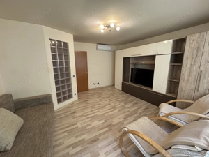 Disponibil imediat. Etaj 1. Centrala proprie.