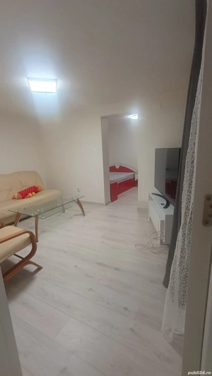 De închiriat casă la curte 