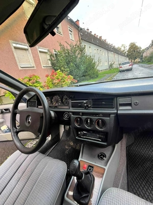 Vând Mercedes 190 D mașină de colecție