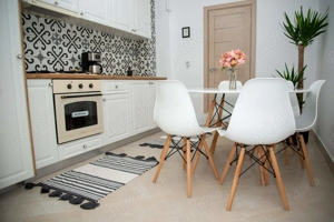 Apartament cu 3 camere et 1 în centru - imagine 3