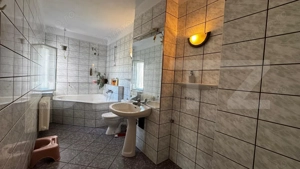Proprietate RARĂ ultracentrală – casă spațioasă cu 8 camere + spațiu comercial - imagine 20