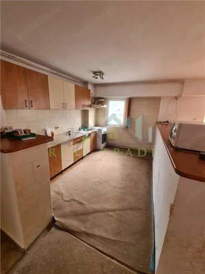 Apartament 3 camere decomandat, 2 bai, 2 balcoane intrare Racadau - imagine 4