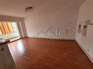 Apartament 3 camere decomandat, 2 bai, 2 balcoane intrare Racadau