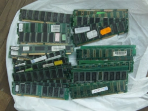 memorie ram pe slot DIMM de tip SDRAM diferite capacitati 32MB 64MB 128MB 256MB 512MB