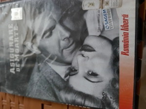 3 DVD-uri,noi,sigilate,filme de colectie si o caseta video cu filmul Looney Tunes,Noi aventuri