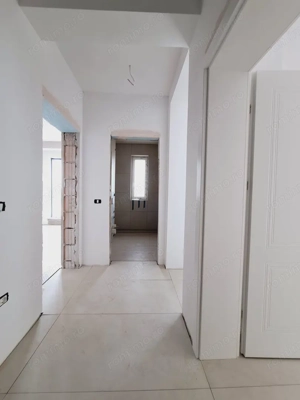 2 camere.Gradina proprie de 47 mp.Decomandat. - imagine 10