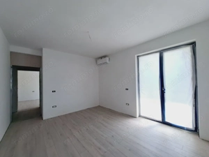 2 camere.Gradina proprie de 47 mp.Decomandat. - imagine 2