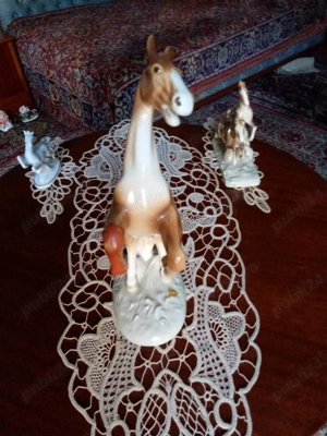 Bibelou vintage reprezentand armasar ranit la picior 