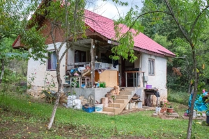 Vând TEREN și casă în satul Costeni, comuna Tismana, județul Gorj. - imagine 2