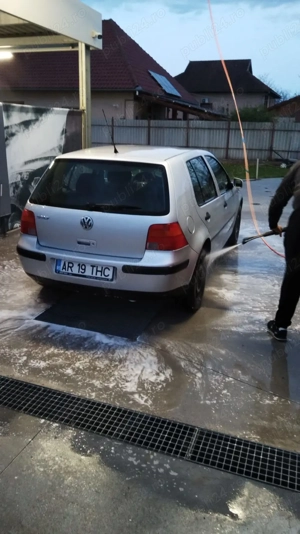 Vând golf,1,4 benzină 