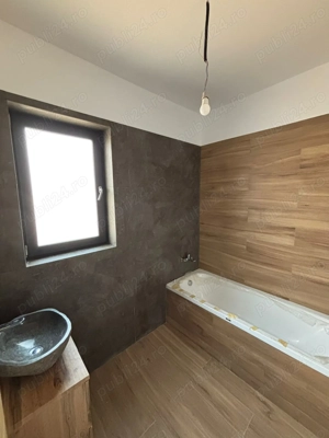 case pe parter la marginea padurii - imagine 2