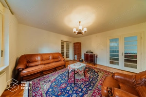 Vila superba, P+E,  Cuvin, 9 camere, 200 mp si teren 1300 mp plus anexa 3 camere