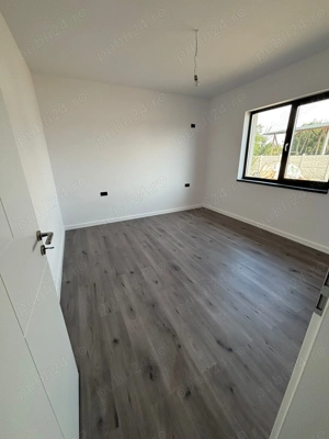 case pe parter la marginea padurii - imagine 5