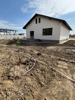 case pe parter la marginea padurii - imagine 16