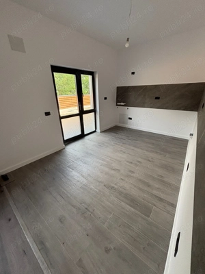 case pe parter la marginea padurii - imagine 12