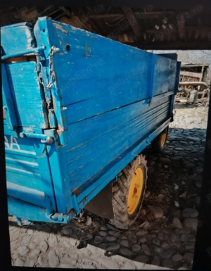 Vând tractor. Bacău - Onești 