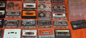 50 bucati casete audio second  - 25 cu carcasa 25 fara carcasa  - imagine 2