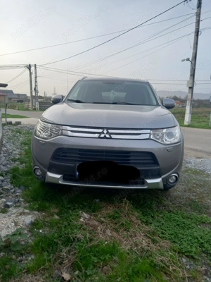 Vând Mitsubishi Outlander 