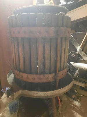 Vând presa struguri 