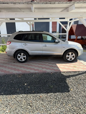 Hyundai Santa Fe Luxury  Tractiune 4x4 si 2x4  155 Cai Piele neagra - imagine 5