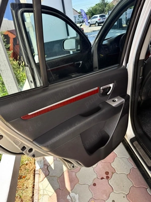 Hyundai Santa Fe Luxury  Tractiune 4x4 si 2x4  155 Cai Piele neagra - imagine 9