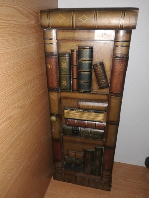 Vând dulăpior pentru DVD model vechi, unicat