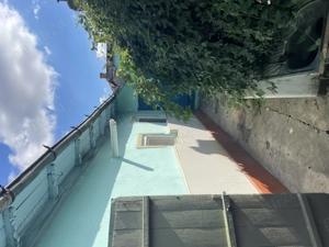 Vând casă bătrânească