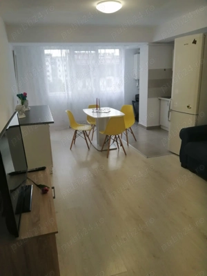Ofer spre inchiriere apartament cu 3 camere 