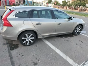 Volvo v60-2.4 AWD plug jn hybrid 283 CP - imagine 5