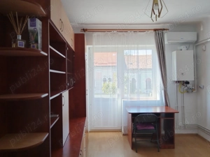Garsonieră în CENTRU,  cu CT proprie + aer condiționat - imagine 4