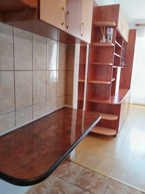 Garsonieră în CENTRU,  cu CT proprie + aer condiționat - imagine 6