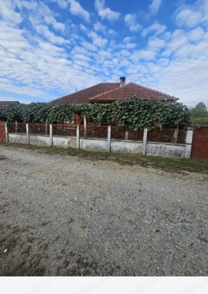 Casa de vanzare si teren - imagine 3