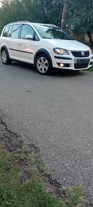 Vând vw Touran Cross an 2009 Facelift (crom) 7locuri  Carte Service